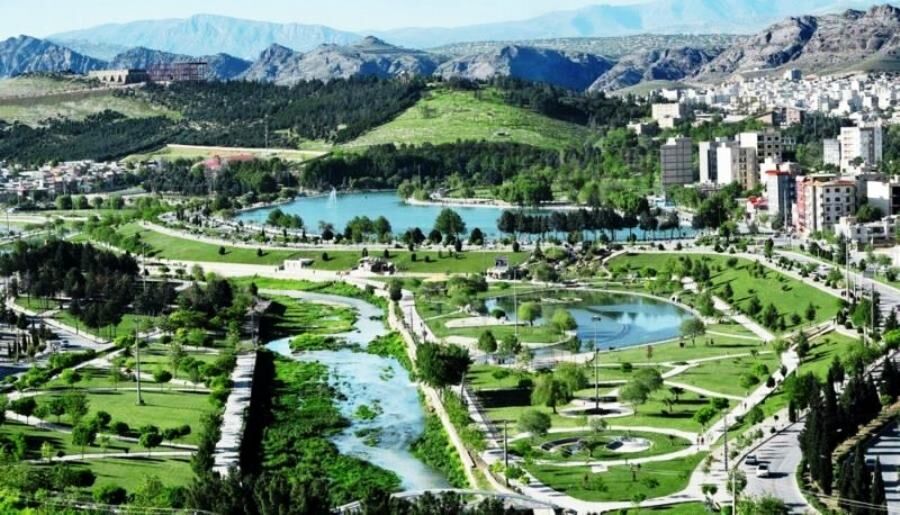 راهنمای سفر؛ خواهران فیروزه ای خرم‌آباد، گردشگری در قلب شهر