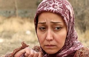 پاپاراتزی ایرانی؛ عکس بازیگر سریال آوای باران و دانشجویانش در دانشگاه 