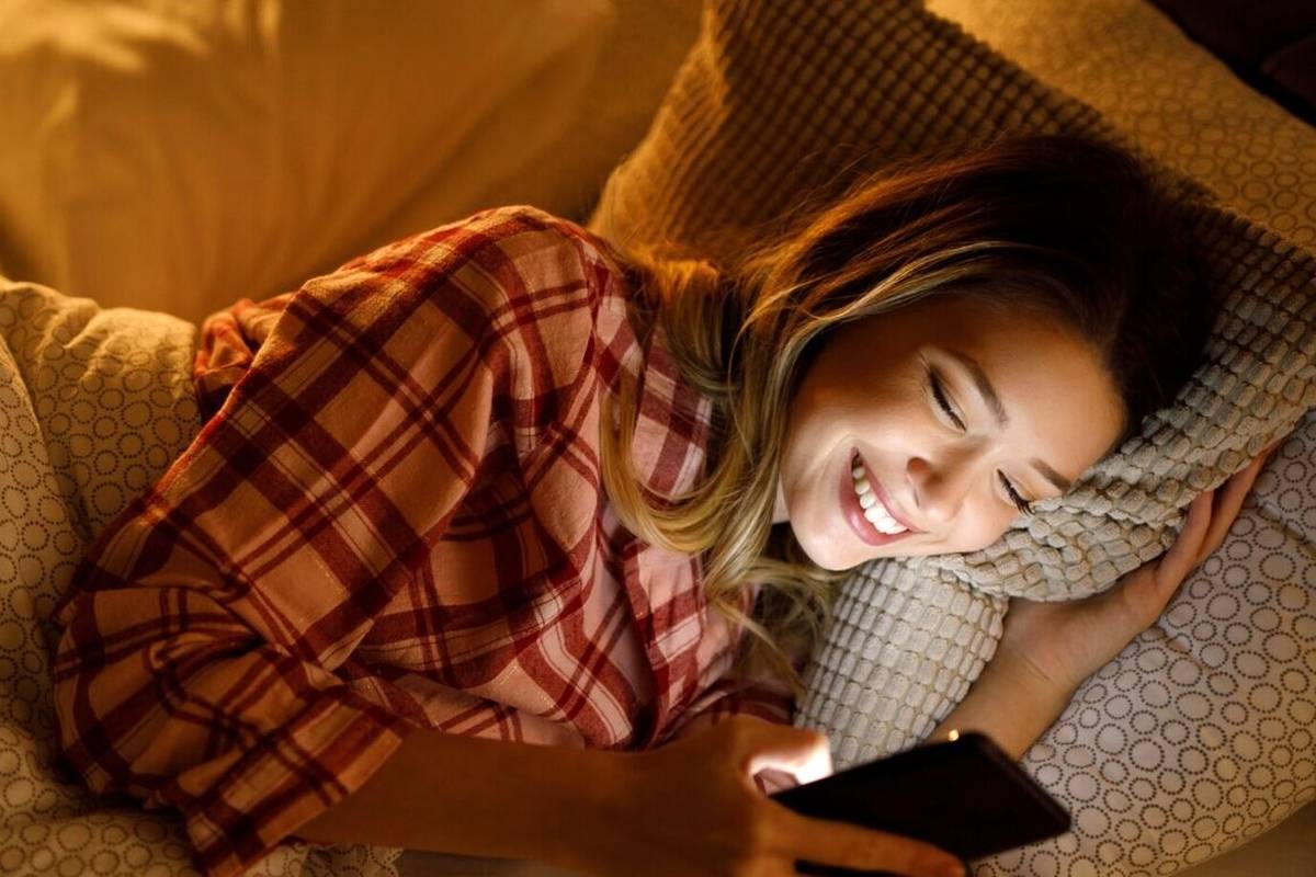 به این چند دلیل، شبها دیر به رختخواب نروید و تا لنگ ظهر نخوابید