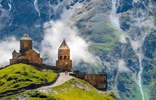 راهنمای کامل سفر به گرجستان با ماشین شخصی + جاذبه های گردشگری زیبا