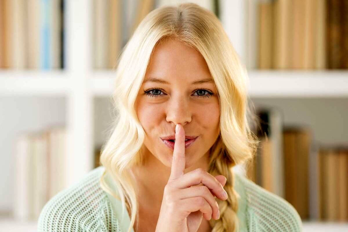 پنج چیزی که افراد باوقار هرگز در جمع دربارهی خود فاش نمیکنند