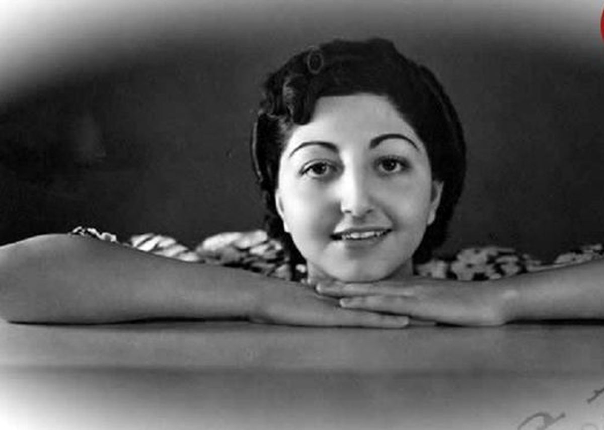  سفر به تاریخ؛ دختر احمدشاه قاجار در سن 93 سالگی در کنار نوه‌های احمدشاه 