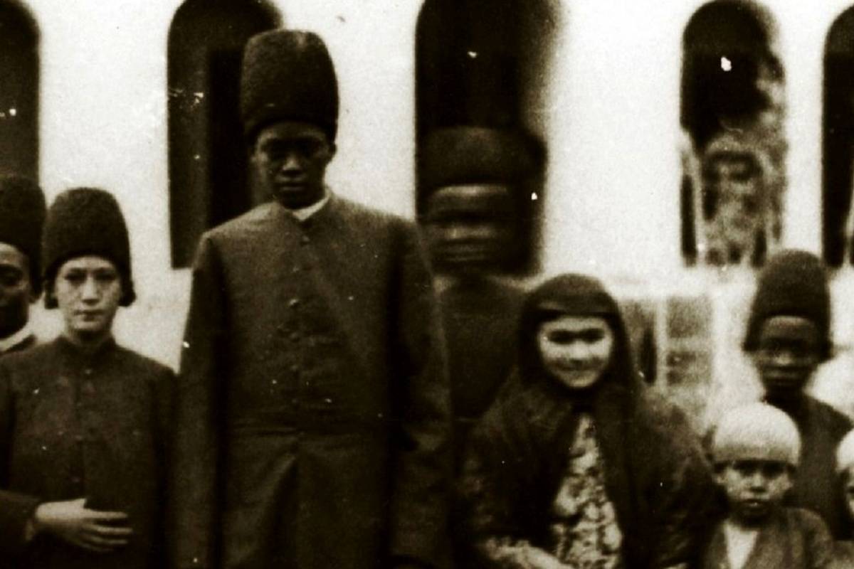 زنان ناصرالدین شاه و خواجه‌های آفریقایی آنها + عکس