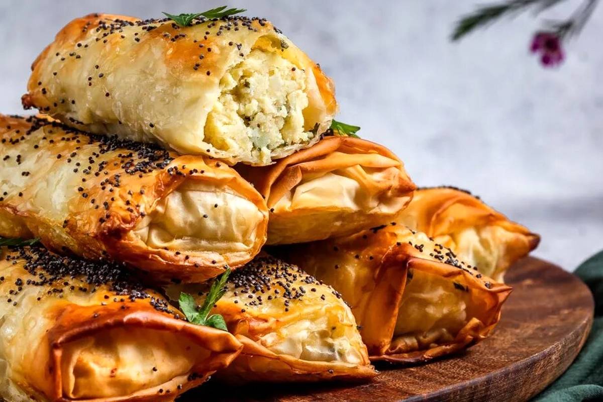 یک شام خوشمزه؛ طرز تهیه بورک مرغ و قارچ به روش ترکیه‌ای