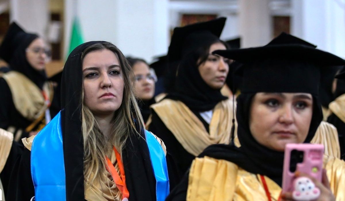  پوشش دانشجویان خارجی در حرم شاهچراغ + تصاویر