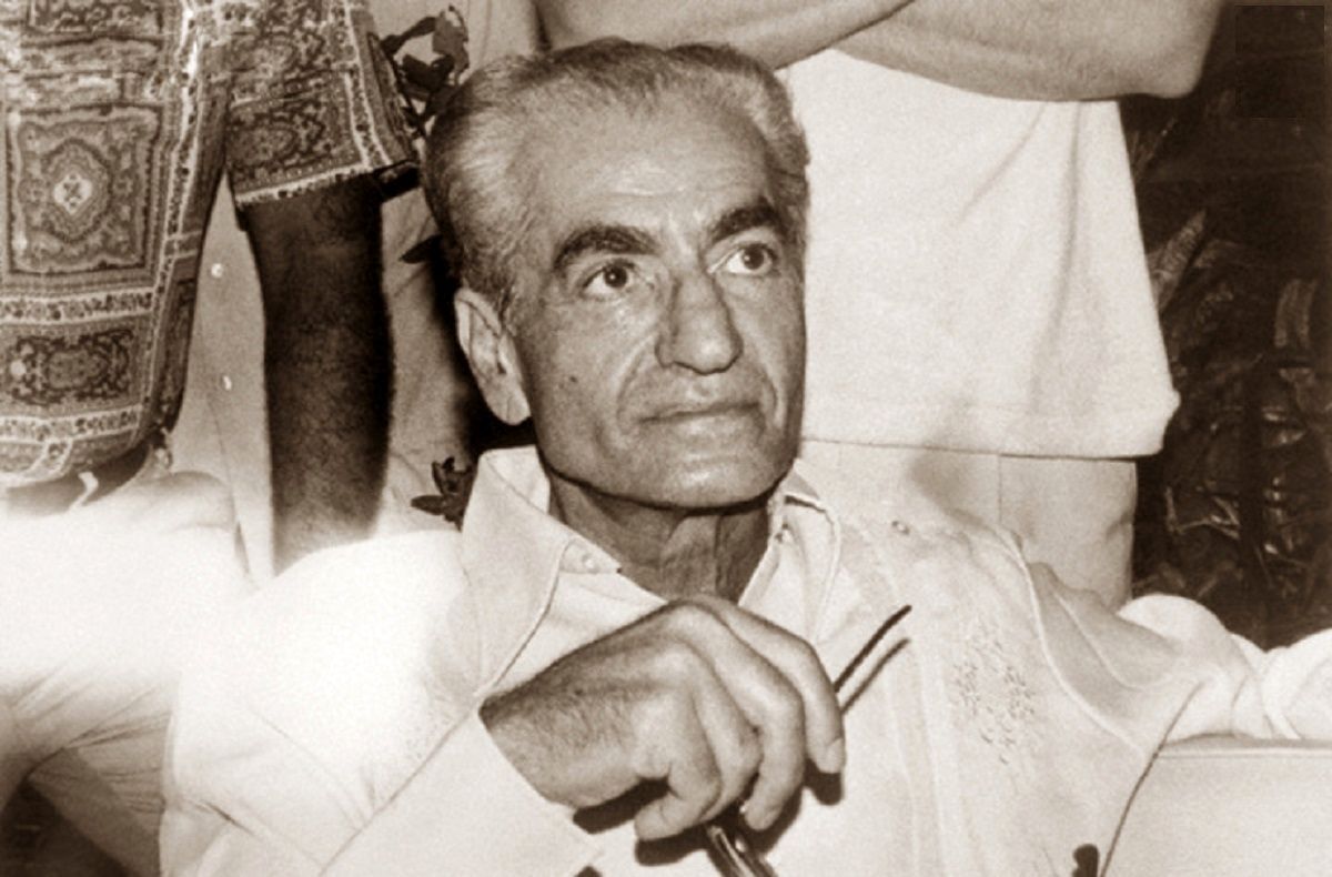 محمدرضا پهلوی سوار بر کالسکه در مصر؛ سال 1318 + تصویر