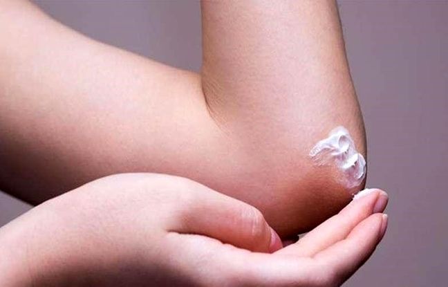 بهترین روش‌های خانگی برای رفع تیرگی زانو و آرنج