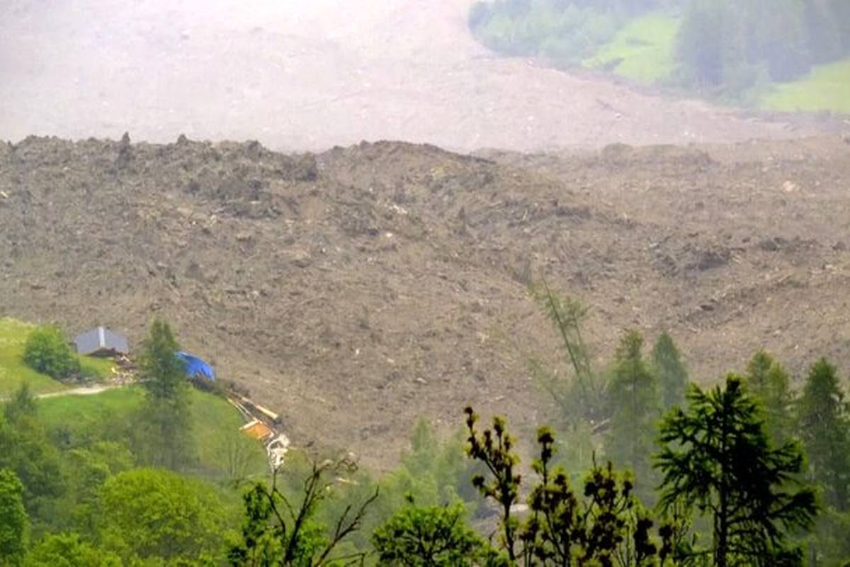 چگونه سوئیسی‌ها جان مردم یک روستای مدفون زیر خاک را نجات دادند؟ + ویدئو