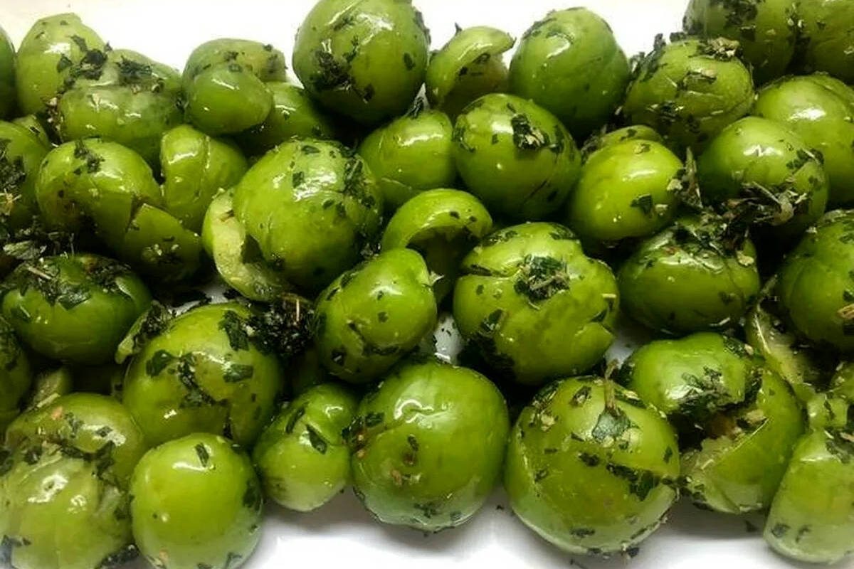 خوشمزه بپزید؛ طرز تهیه هلی کتنی (گوجه سبز کوبیده) به روش اصیل شمالی