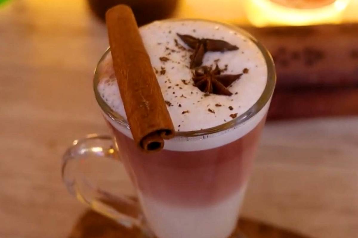طرز تهیه چای صورتی کافه ها؛ یک نوشیدنی با طعمی متفاوت در هوای سرد