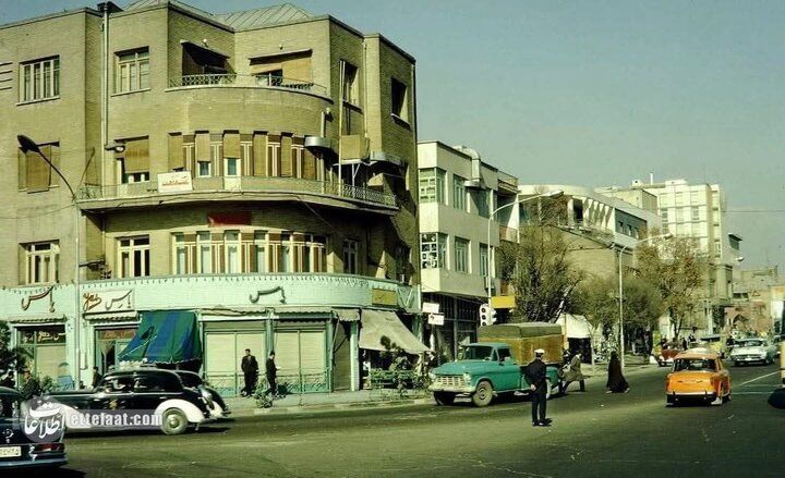 عکس قدیمی: رقابت دو قنادی در تهران در نوروز ۱۳۲۴