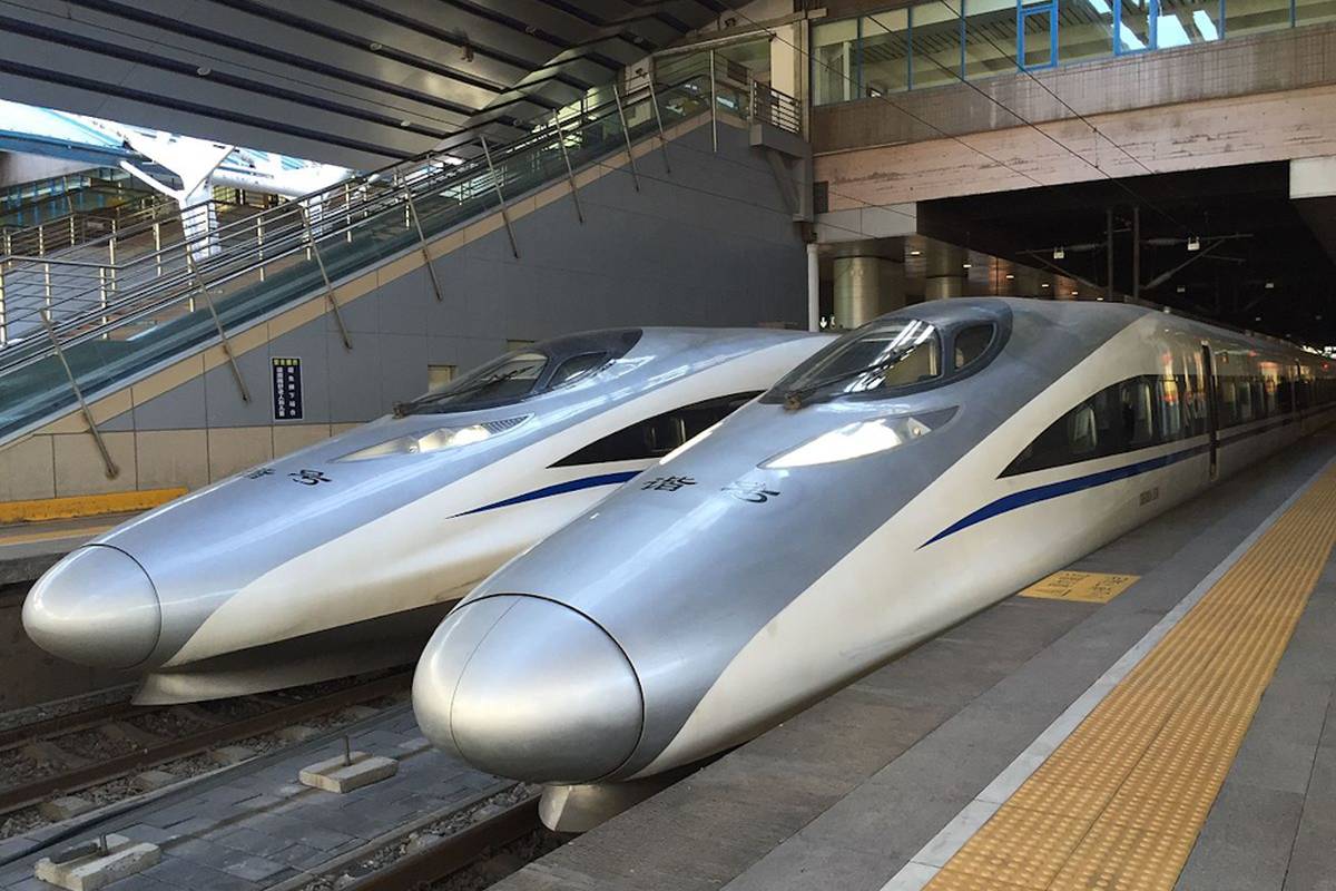 چرا در چین روی قطارهای سریع السیر آب می پاشند؟ + ویدئو