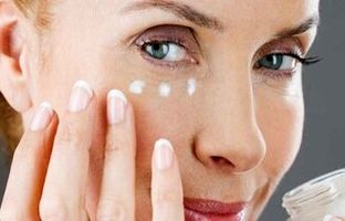 رفع تیرگی دور چشم با این ۳ ویتامین