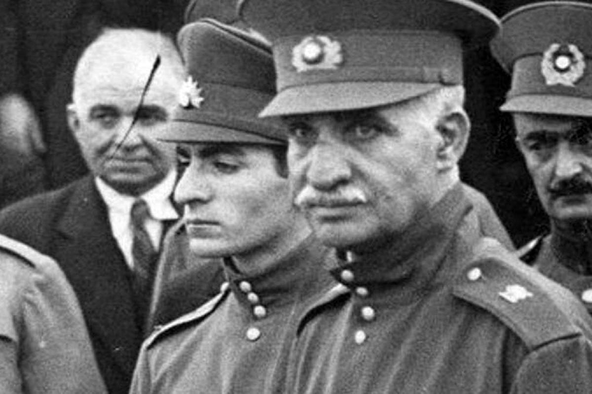 بازدید «رضاخان و محمدرضا پهلوی» از تخت جمشید + عکس