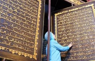 لحظه مرگ یک قاری هنگام تلاوت قرآن + ویدئو