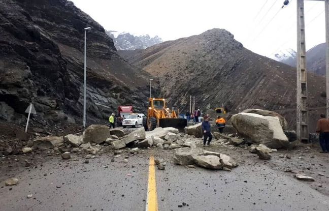 ریزش سنگ در جاده چالوس و هراز؛ پلیس راه هشدار داد