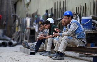 کارگران بخوانند؛ چگونه بفهمیم سختی کار داریم؟ | شرایط بازنشستگی برای زنان و مردان را ببینید