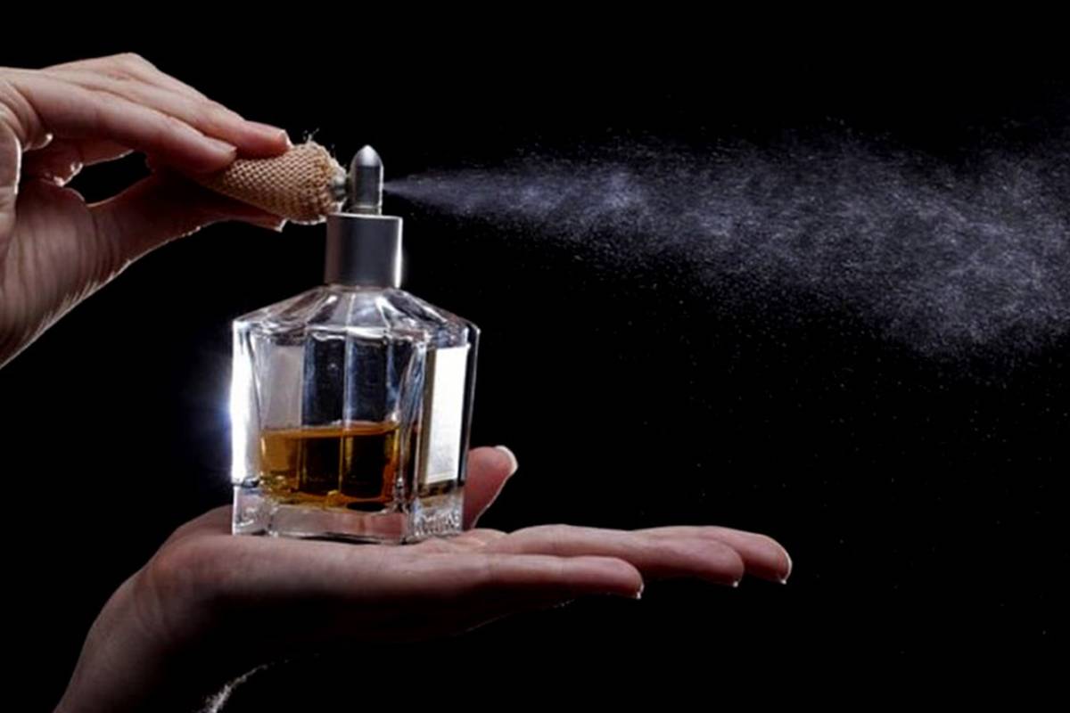 آیا بوی عطر روزه را باطل می کند؟