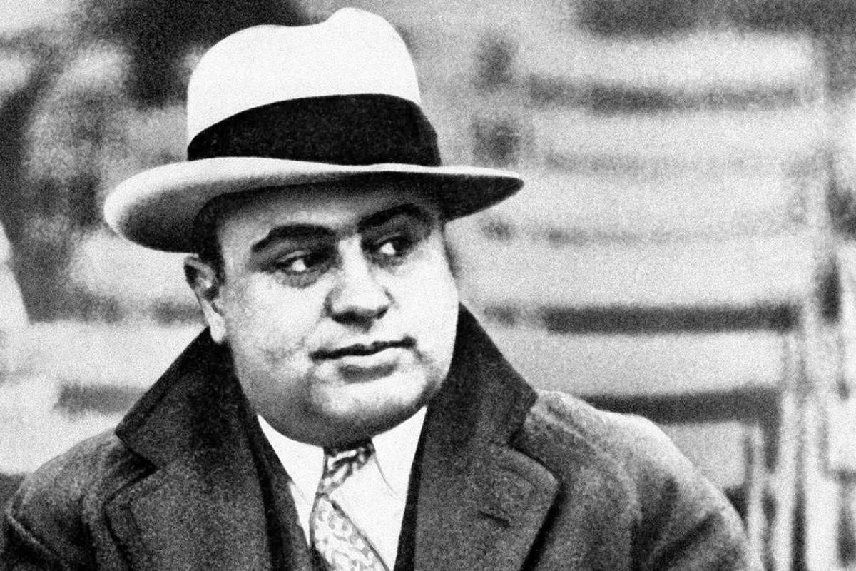 رازهای پنهان «صورت زخمی»: اسلحهای که جان آل کاپون را نجات داد + تصویر