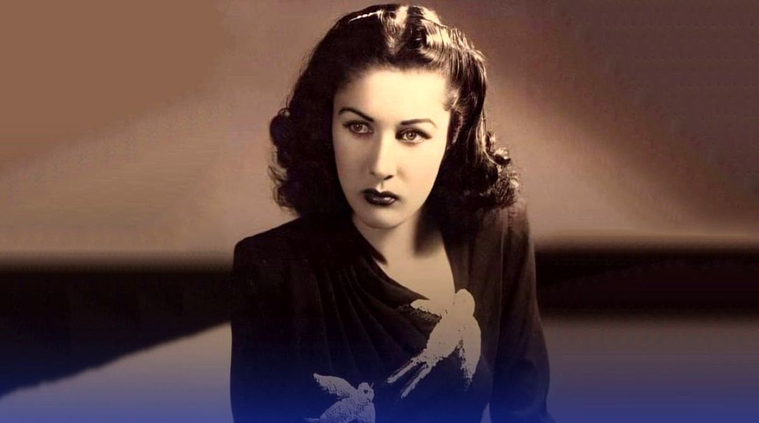 عکس قدیمی: فوزیه و سرویس الماس گرانبهای او