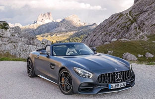 چرا برخی مرسدس‌ بنزها دو باتری دارند؟