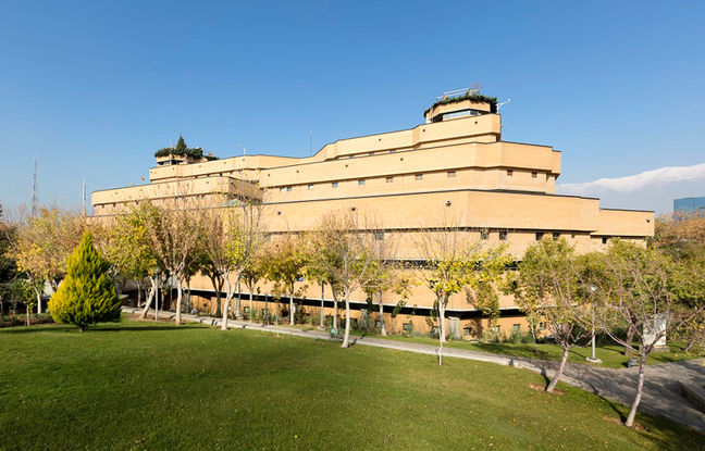 کتابخانه ملی ایران کجاست؟
