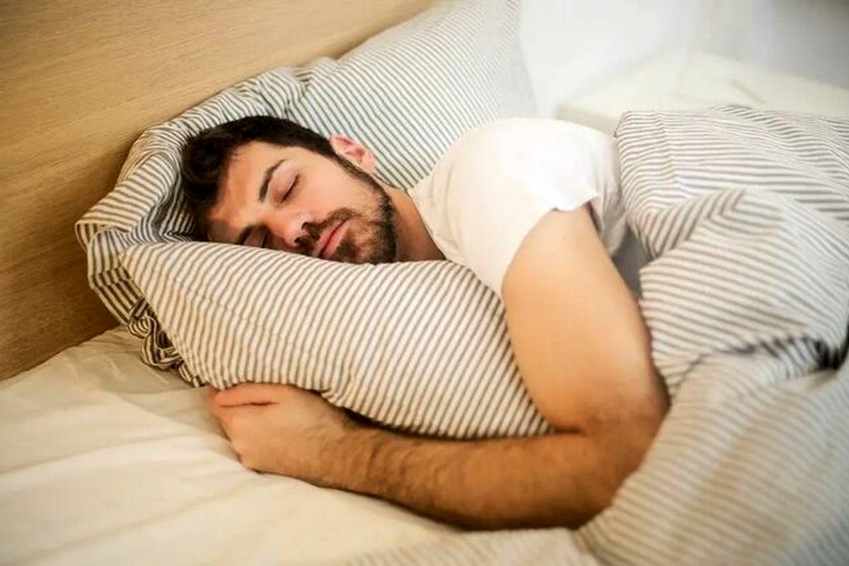 چرا وقتی سرمان را روی بالش میگذاریم، صدای قلبمان را میشنویم؟