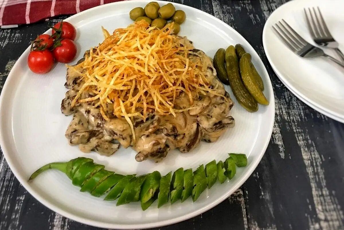 طرز تهیه بیف استراگانف روسی