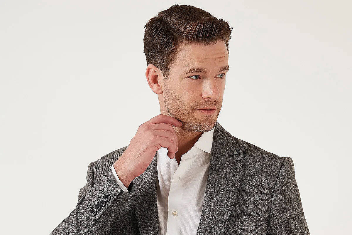 کت و شلوار طوسی با چه پیراهنی ست میشود ؟؛ راهنمای ست کردن کت و شلوار طوسی