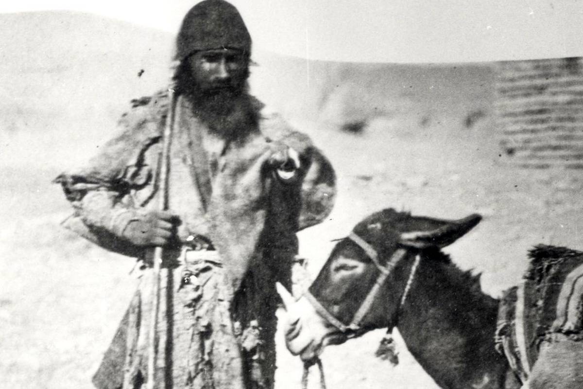 سفر به عصر قاجار؛ از دکان قلیانسازی تا وضع تکاندهندۀ یک خانواده ایرانی + تصاویر