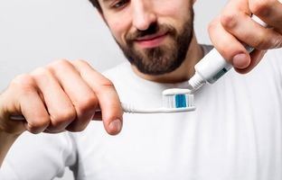 آیا مسواک زدن، روزه را باطل میکند؟ پاسخ حضرت آیت الله سیستانی