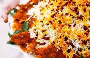 رازهای زرشک پلو با مرغ مجلسی + ترفندهای پخت سینه مرغ بدون خشک شدن