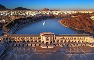 پل خواجو اصفهان در دهه 30؛ فرودگاه رشت در دهه 40 + عکس