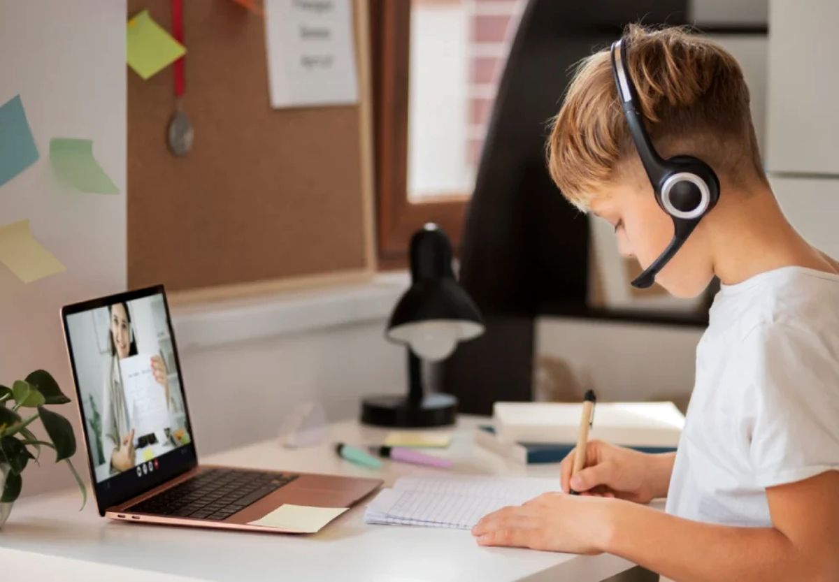 مدرسه آنلاین مصیبت یا منفعت؟
