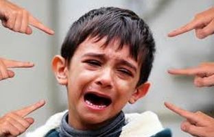 چرا  فرزندتان دیگران را مسخره می‌کند؟ + ویدئو