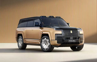 بی‌ وای دی یانگ‌وانگ U8L معرفی شد؛ خودرویی لوکس با تزئینات طلا