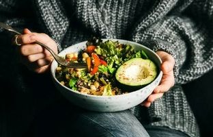 آیا مصرف غذای کمتر می‌تواند طول عمر را افزایش دهد؟