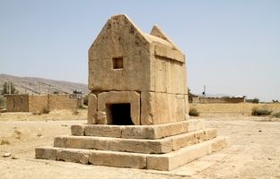 سفر به آرامگاه مرموز  یک دختر هخامنشی در بوشهر؛ گور دختر متعلق به کیست؟