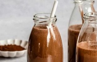 چرا نوشیدن یک لیوان شیرکاکائو داغ پیش از خواب معجزه می‌کند؟