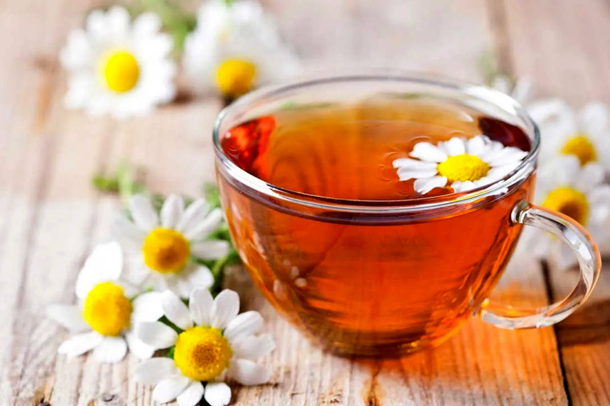 فواید شگفت‌انگیز چای بابونه که علم نیز آن‌ها را تأیید کرده است 