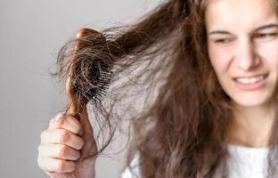 اصلی‌ترین علل ریزش مو در بانوان + ویدئو
