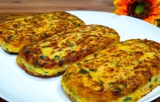  طرز تهیه یک غذای اسپانیایی با «فیله مرغ، سیب زمینی و تخم مرغ» + ویدئو