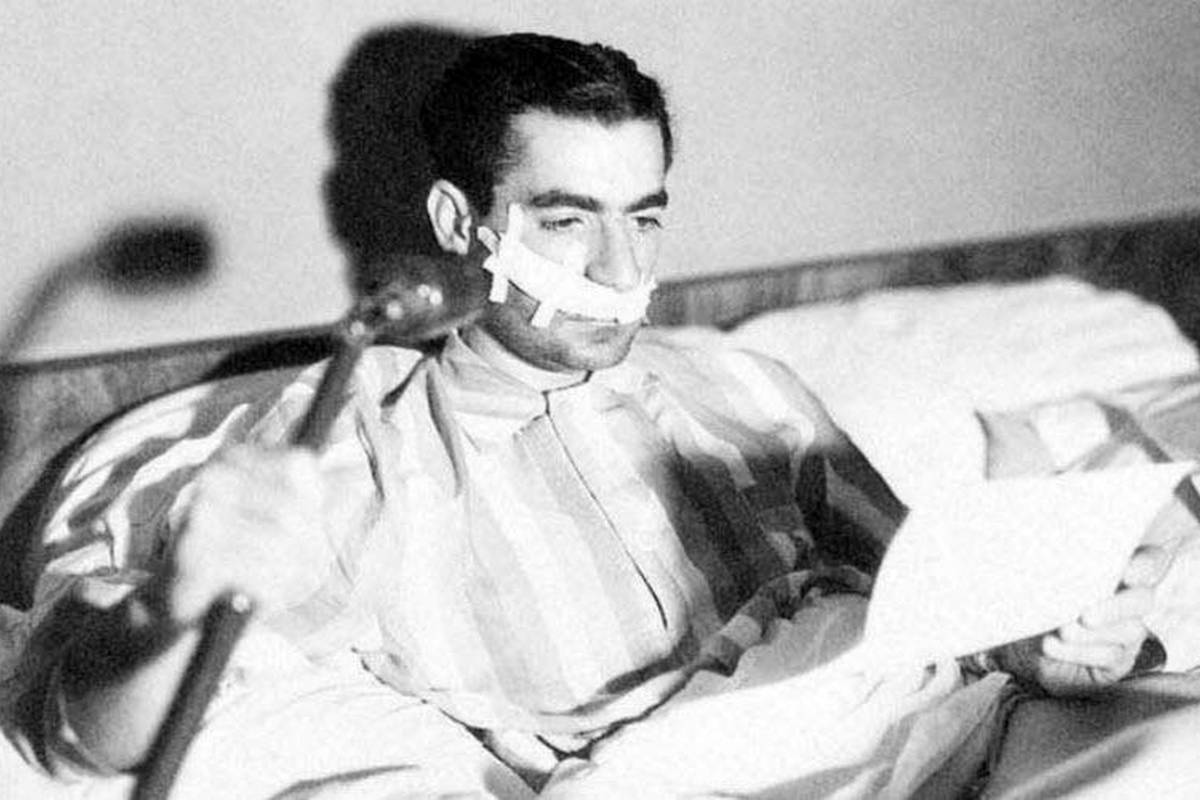 عکسی دیده نشده از شاه پس از ترور با سبیل درهم