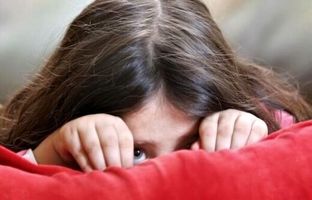 اشتباه والدین که موجب ادامه ترس کودکان می‌شود