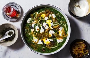 سبزی آش شامل چیست ؟ ؛ میزان سبزی آش رشته برای ۱۰ نفر