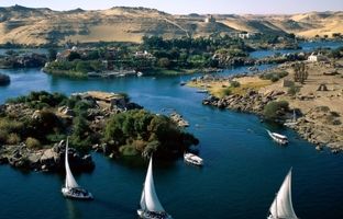  پیکر کریم آقاخان، رهبر شیعیان اسماعیلیه‌ جهان در اسوان مصر به خاک سپرده شد + عکس