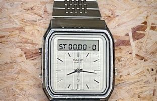 ساعت مچی ژاپنی با ماشین حساب لمسی 40 سال پیش + ویدئو