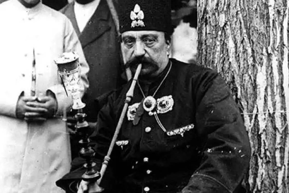 قلیان فروش دوره گرد در 120 سال قبل در تهران + عکس