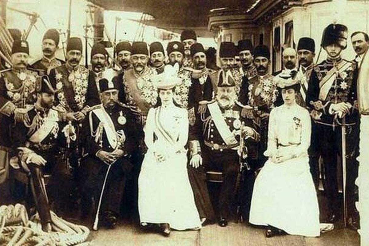 تصویر مظفرالدینشاه روی یک کارتپستال فرانسوی