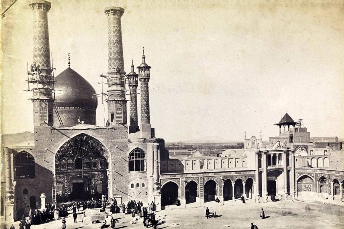 وقتی اطراف حرم حضرت معصومه (س) همه قبرستان بود؛ 140 سال قبل + عکس